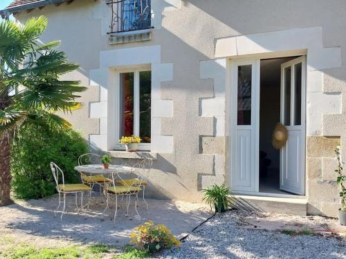 Cote Vignes - carbon neutral hotel in Unknown City