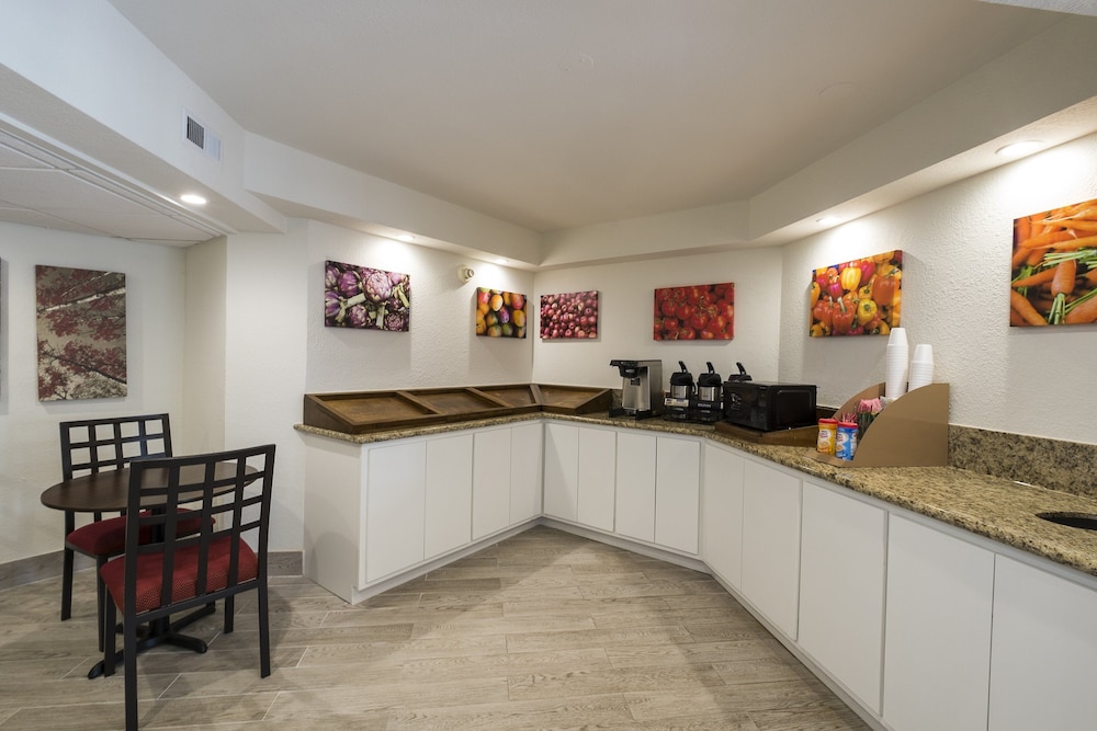 Red Roof Inn PLUS Houston Energy Corridor - photo 21