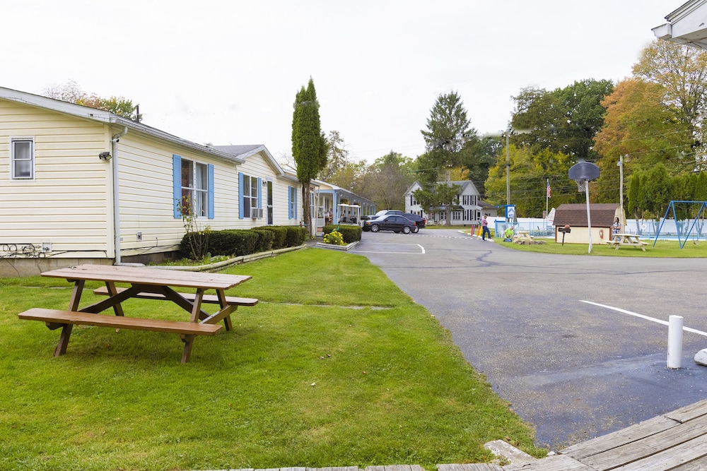 Parkside Motel by OYO Meadville Conneaut Lake - photo 58