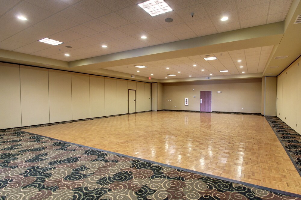 Cobblestone Inn & Suites Bottineau - photo 21