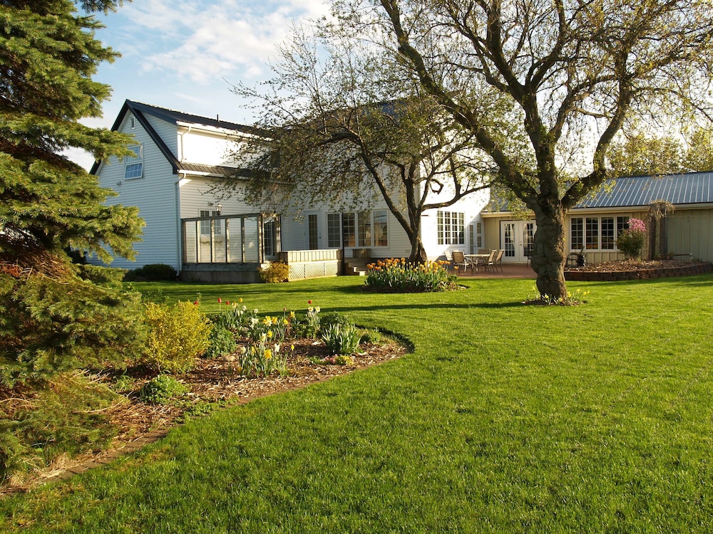 Bakers Chest B&B — 4-Star Luxury Hotel in Truro, Canada