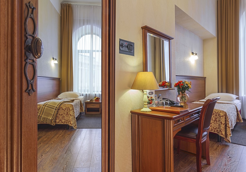 Wudangshan Garden Holiday Hotel — hotel in Danjiangkou