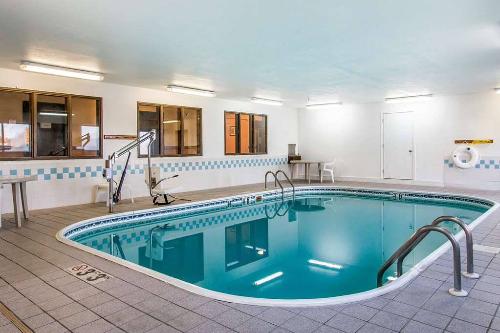 Econo Lodge Inn & Suites Pekin Peoria Area - photo 27