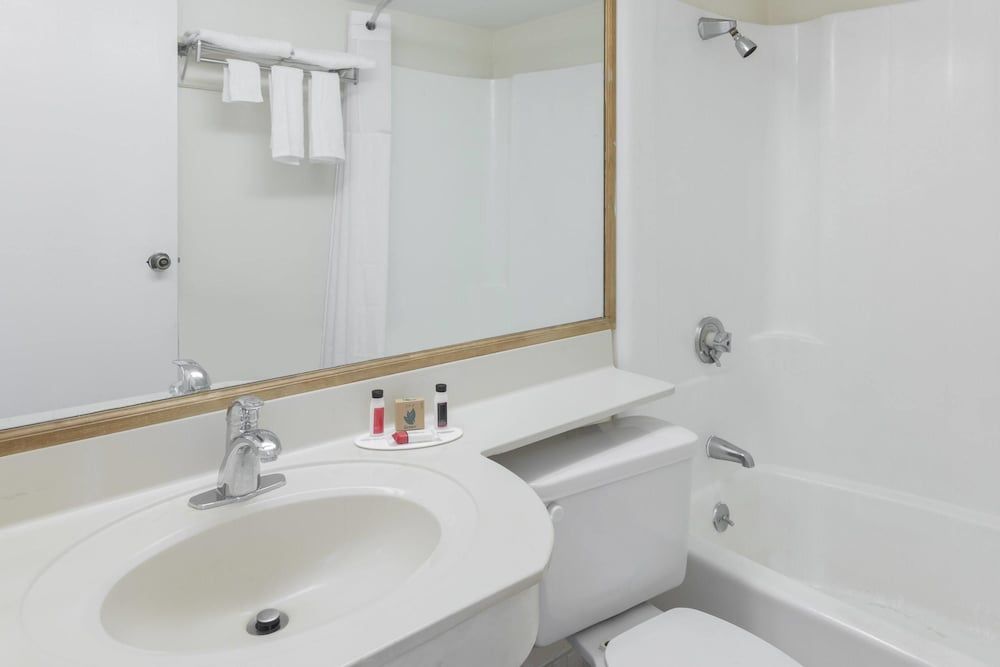 Travelodge by Wyndham Hardeeville - photo 12
