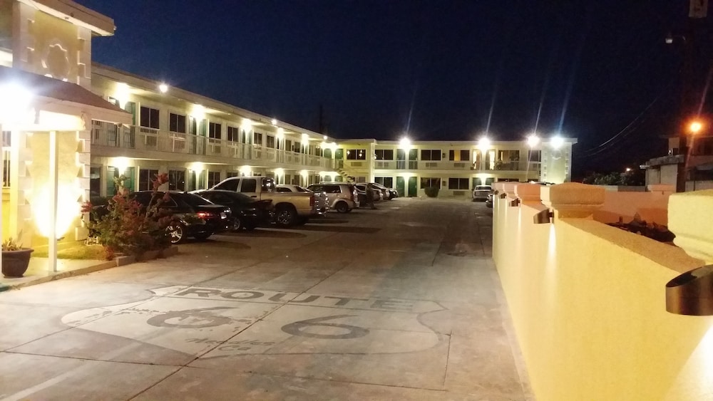 Desert Mirage Inn & Suites — hotel in Needles