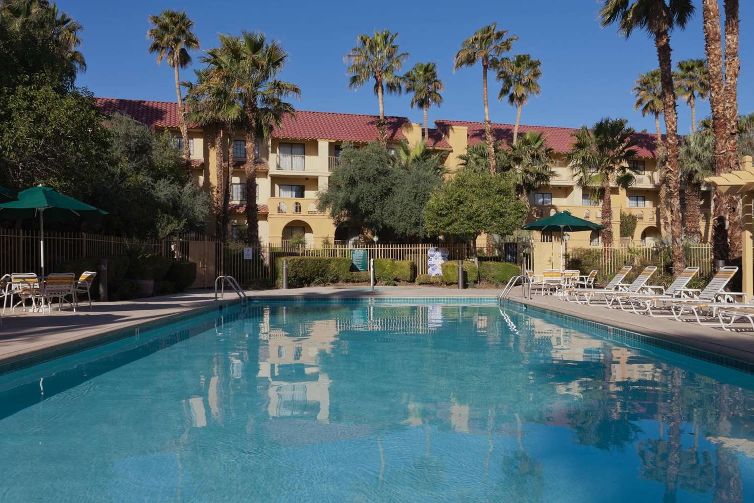 La Quinta Inn and Suites by Wyndham Las Vegas Airport N Conv. - photo 20