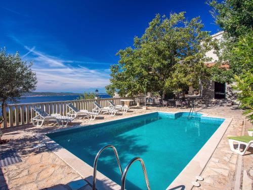 Holiday Home Villa Jolie Amazing Stone by Interhome — 4-Star Luxury Hotel in Jesenice, Croatia