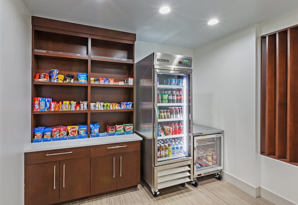 Holiday Inn Express & Suites Coffeyville by IHG - photo 25