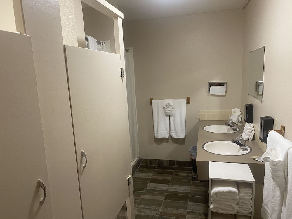 Heidis Inn Ilwaco - photo 24