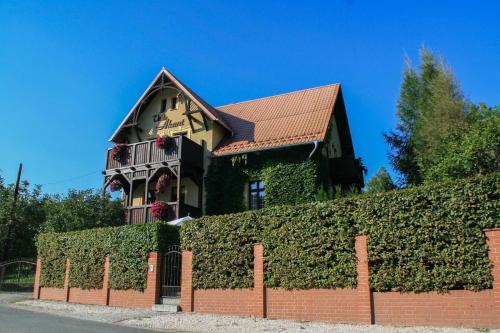 Apartamenty Villa Akant — 5-Star Luxury Hotel in Piechowice, Poland