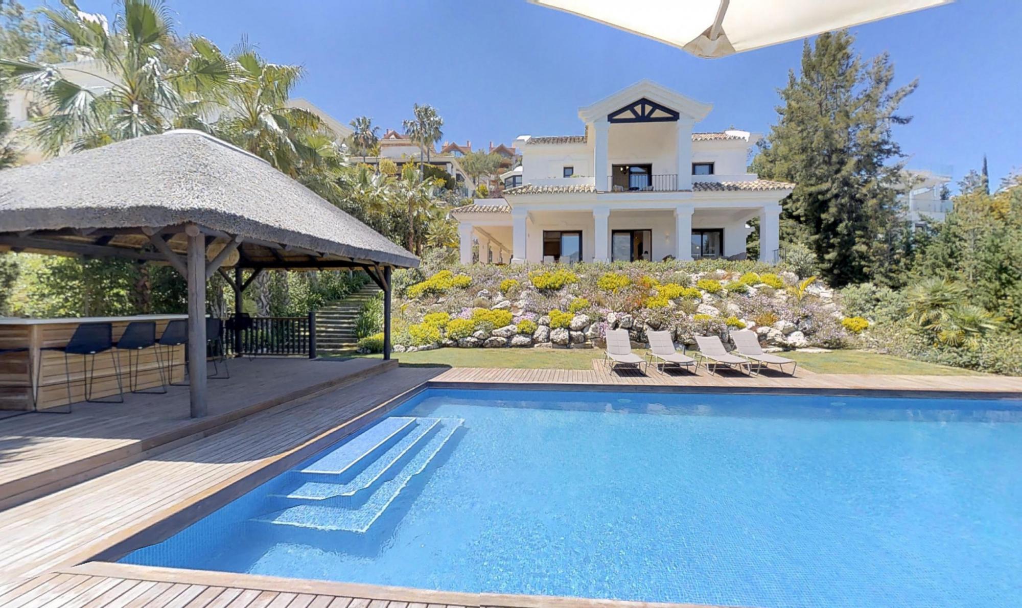 27175 Luxury Villa with Heated Pool — 4-Star Luxury Hotel in Marbella, Spain
