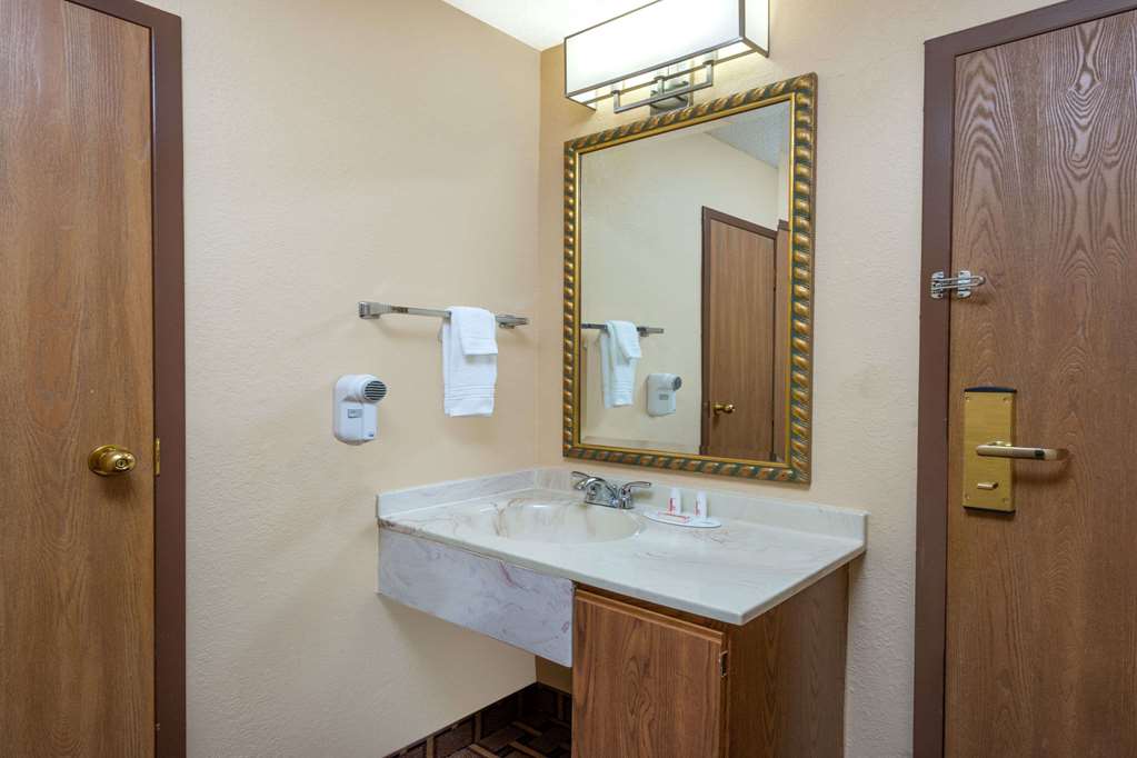 Super 8 by Wyndham Charleston Sikeston East MO - photo 11