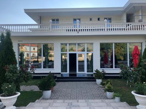 ZISI Hotel & Restaurant — hotel in Erseke