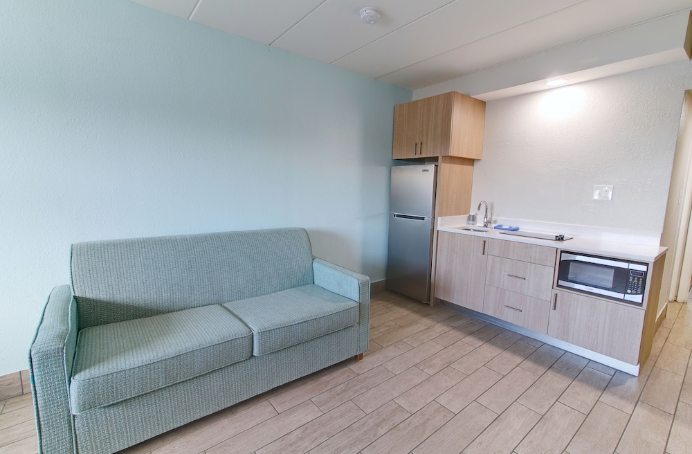 Seashire Inn & Suites - photo 15