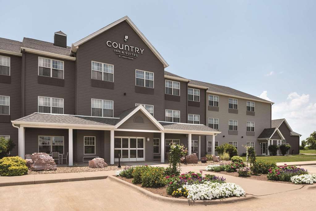 Country Inn & Suites by Radisson Pella IA in Pella, United States