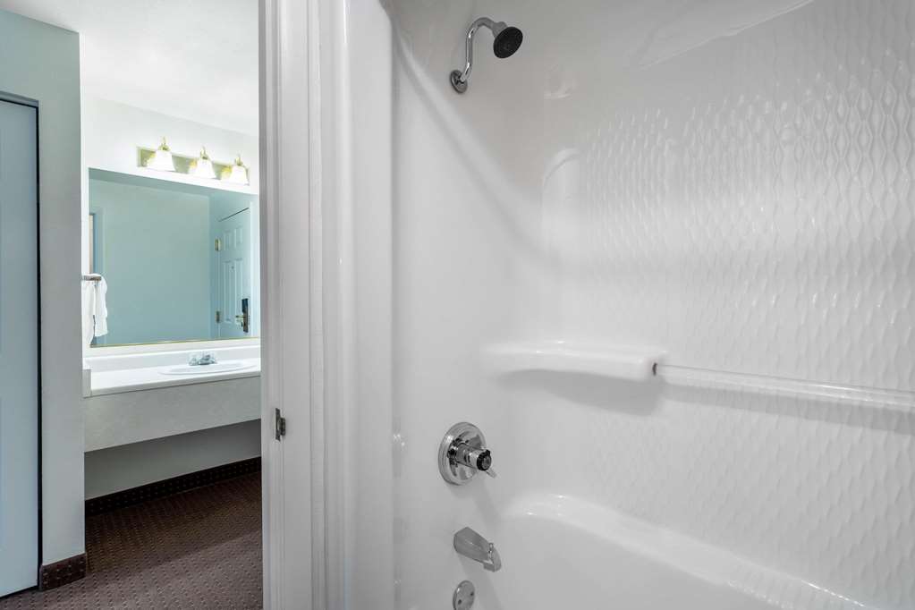 Inn at Lander Travelodge by Wyndham - photo 12