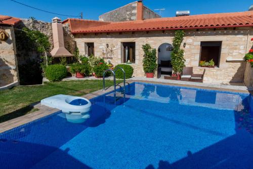 Armonia Villa Unsurpassed Privacy at Picturesque Location by Thinkvilla — 4-Star Luxury Hotel in Agios Vasileios, Greece