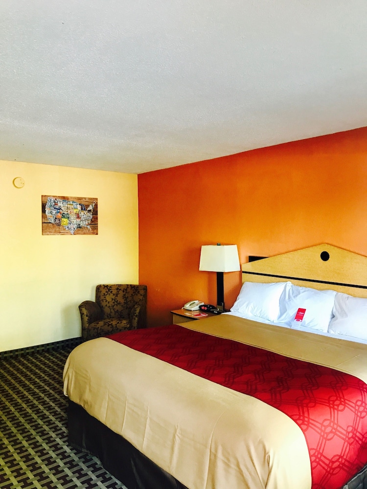 Milan Inn & Suites - photo 6