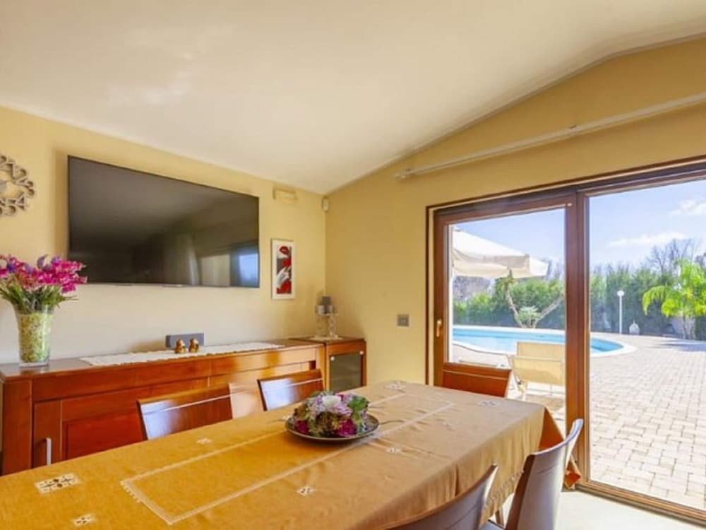 Villa Near Gallipoli w Pool — 4-Star Luxury Hotel in Melissano, Italy