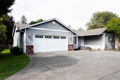 4 Bedroom Burlington With Ac And Wifi 22014331 — Burlington