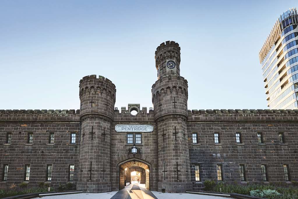 Adina Apartment Hotel Melbourne Pentridge — hotel in Coburg