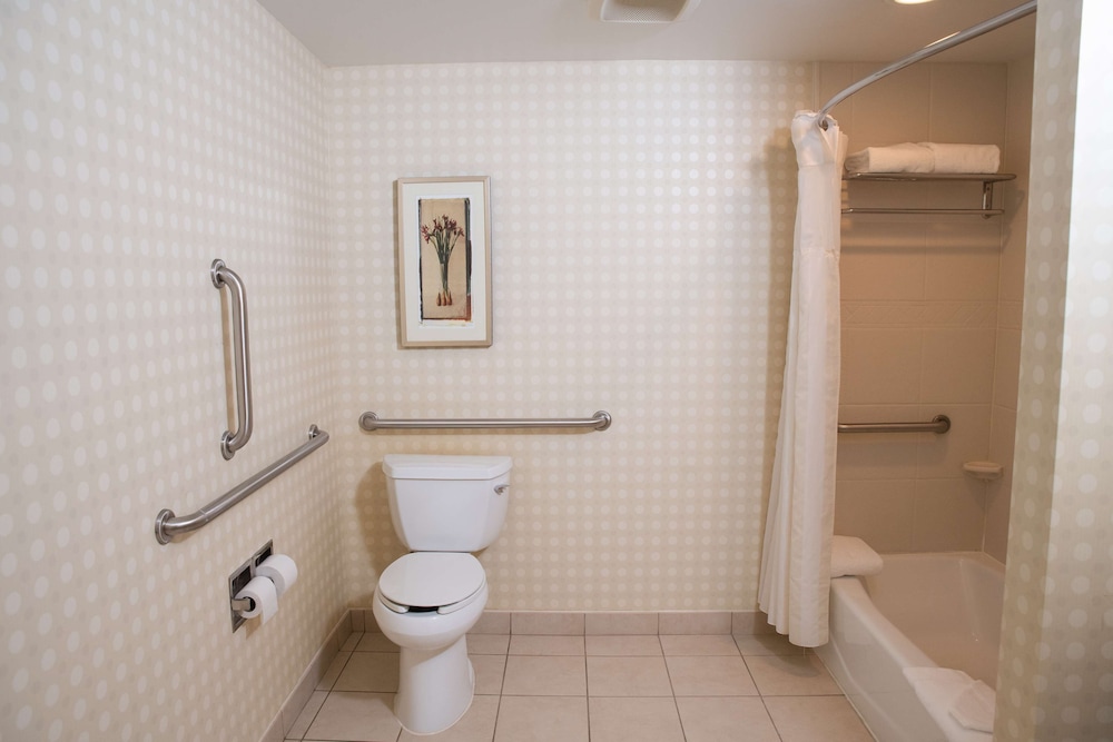 Hilton Garden Inn Erie - photo 24