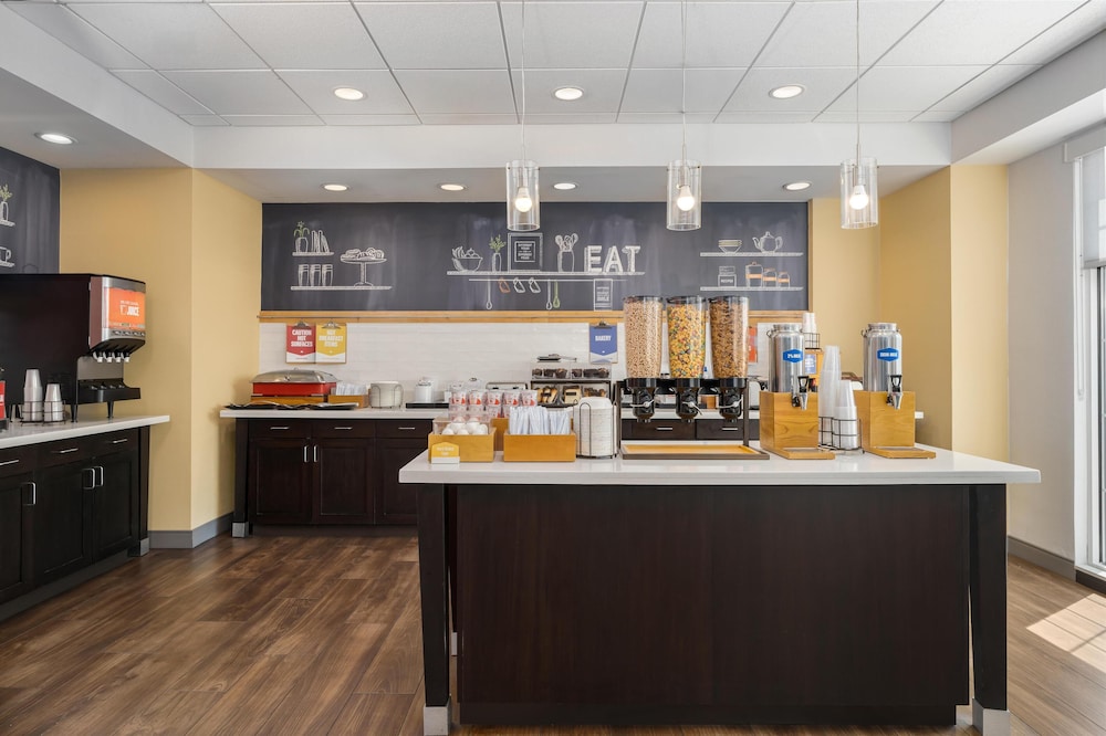 Hampton Inn Pawtucket - photo 26
