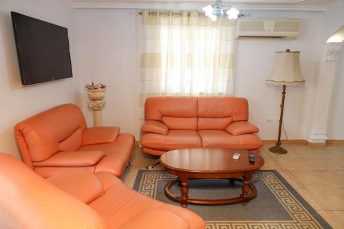 Vila Tirana 98 — 4-Star Luxury Hotel in Tirana, Albania