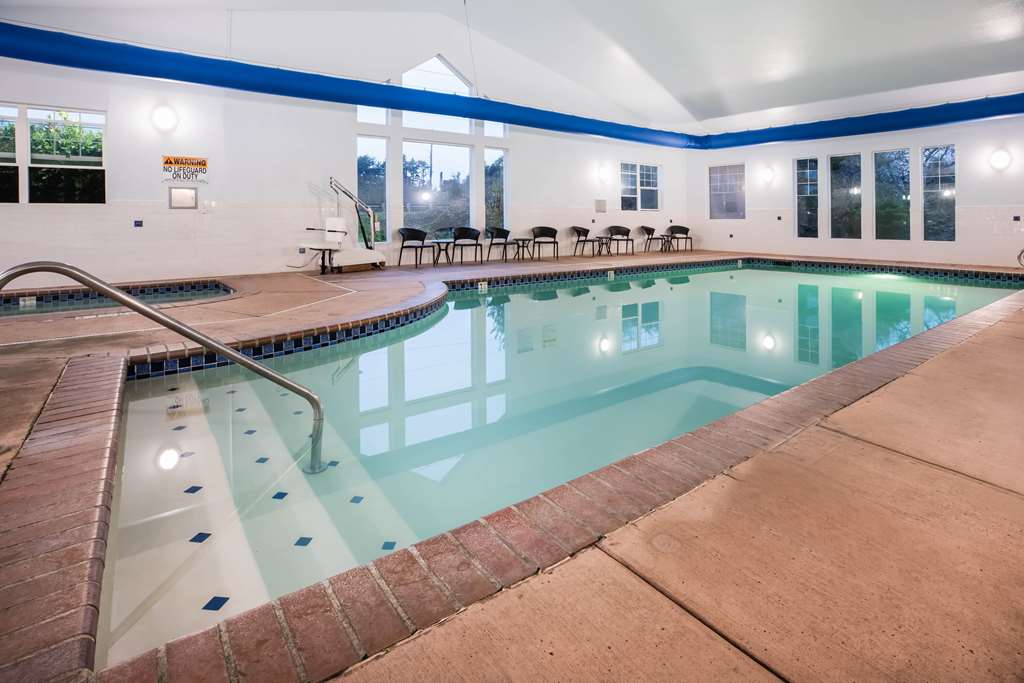 La Quinta Inn & Suites by Wyndham Newport - photo 9