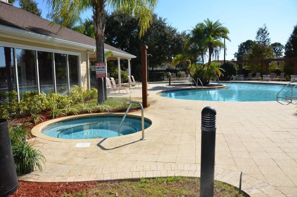 Lucaya 4 Bedrooms 3 Baths Townhome With Resort Pool - photo 15