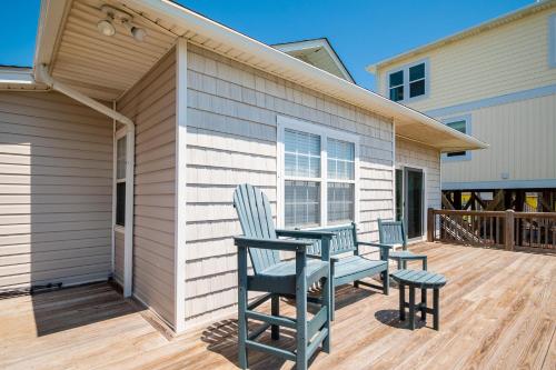 Coastal Breeze by Oak Island Accommodations - photo 33