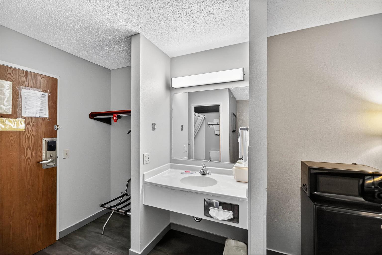 Econo Lodge Princeton - photo 32