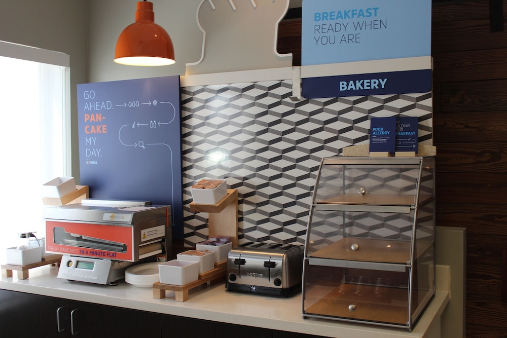 Holiday Inn Express & Suites Bradley Airport by IHG - photo 16