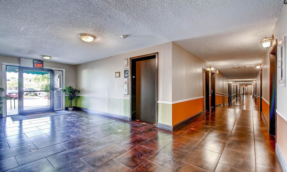 Orangewood Inn & Suites Midtown - photo 50