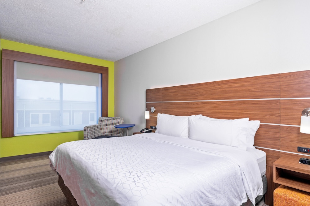 Holiday Inn Express Hotel & Suites Woodbridge by IHG - photo 22