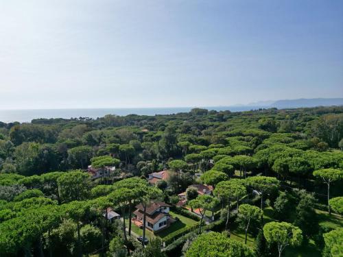 Villa Claudia — 4-Star Luxury Hotel in Massa, Italy