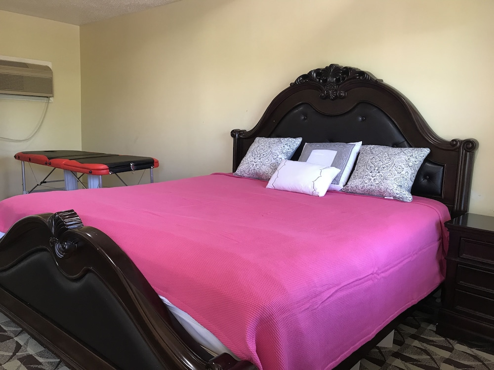 Presidential Inn & Suites - photo 9