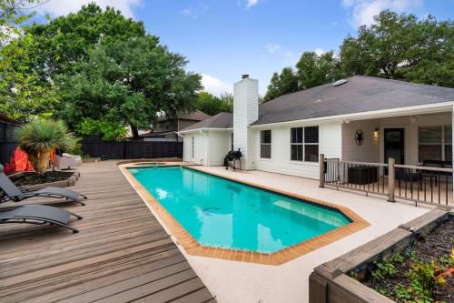 High End Design Home with Pool & Hot Tub Gameroom — 4-Star Luxury Hotel in Round Rock, United States
