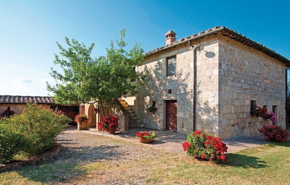 La Palazzina Ville Di Corsano Home And Pool — 4-Star Luxury Hotel in Monteroni D'arbia, Italy