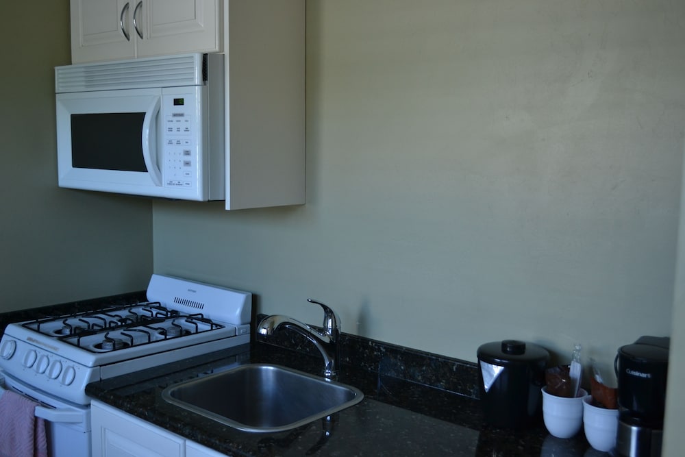 Monterey Peninsula Inn - photo 17