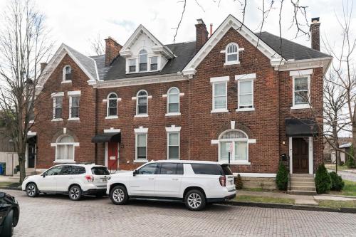 4 Bedroom Luxe home in Brewery District — 4-Star Luxury Hotel in Columbus, United States