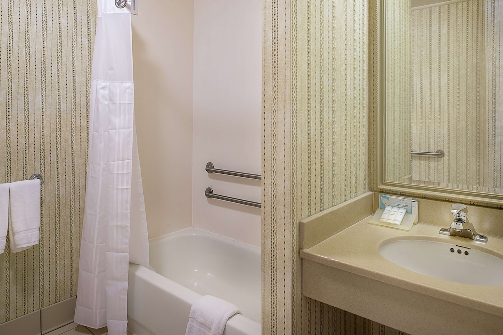 Hilton Garden Inn Chesterfield - photo 20
