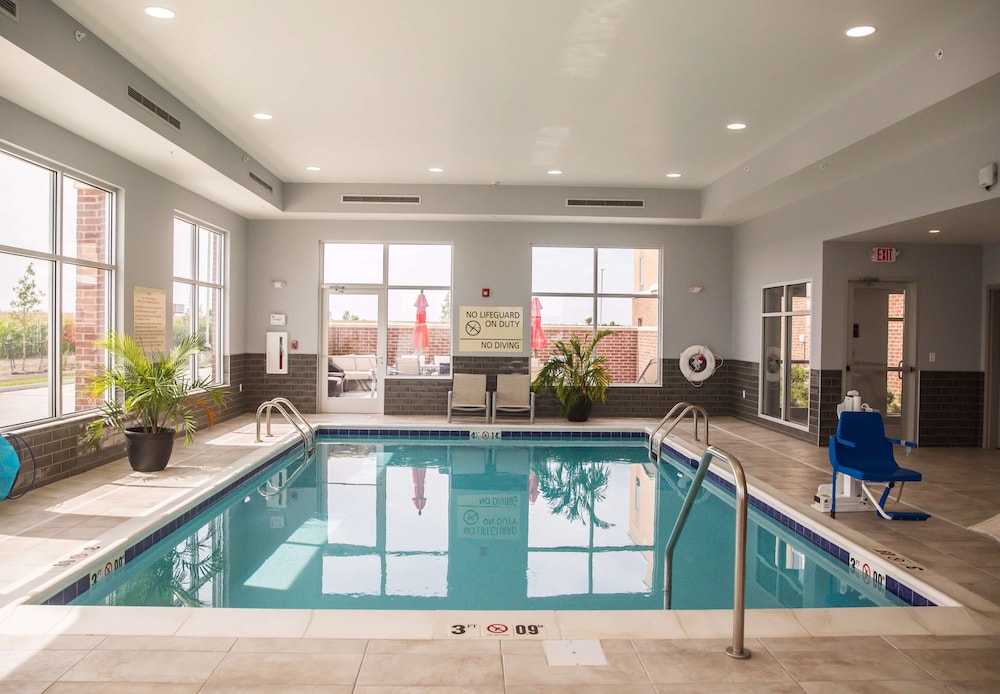 Hampton Inn Pontiac - photo 24