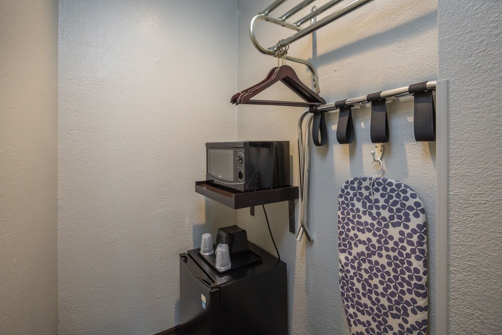 Bayhill Inn - photo 6