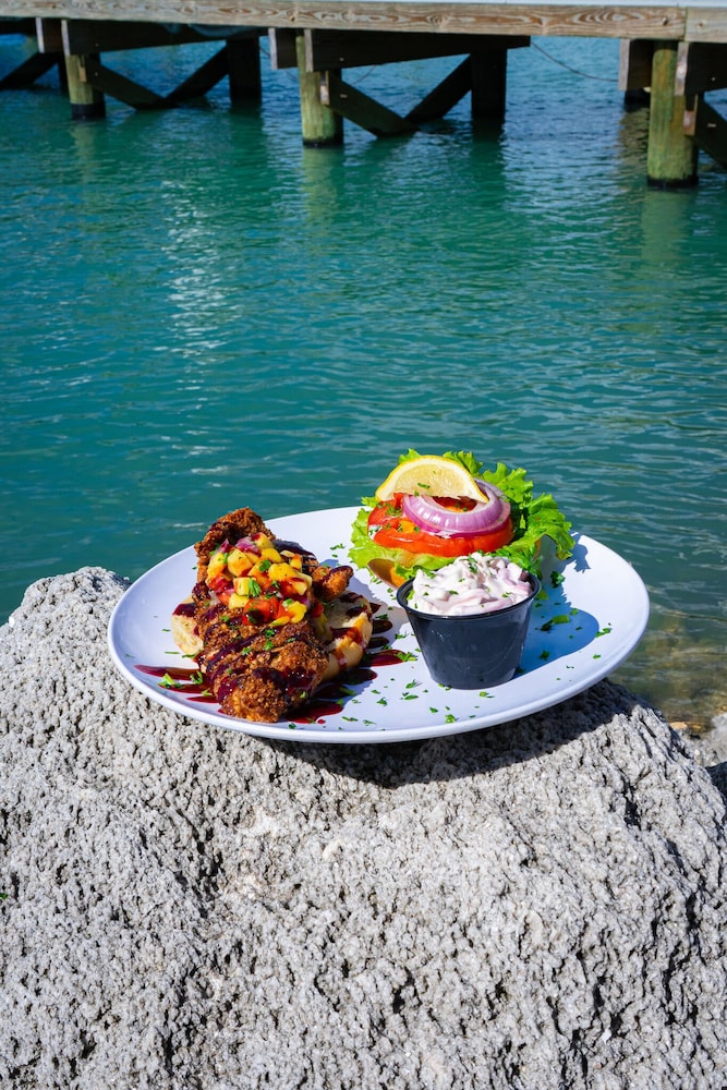 Dockside Inn & Resort - photo 40