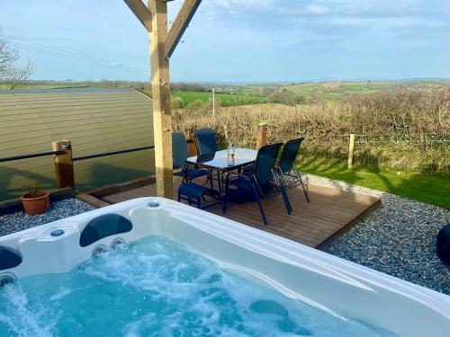 Secluded Luxury Pod with Hot Tub in Launceston, United Kingdom