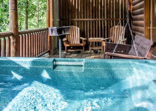 Bear Hug #18 - carbon neutral hotel in Sevierville