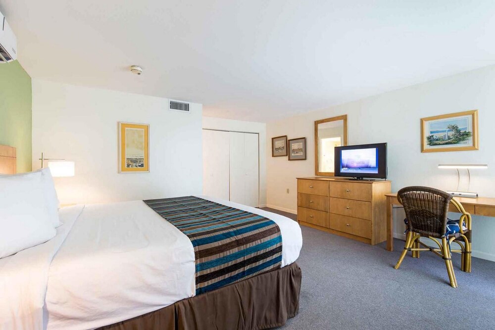 Bahia Mar Solare Tower 6th floor Oceanview Condo 3bd 3ba w Pools - photo 20