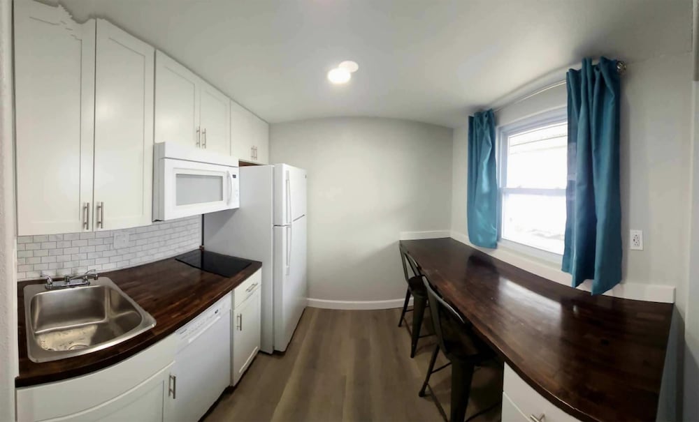 Silver Moon Motel & Suites - photo 17