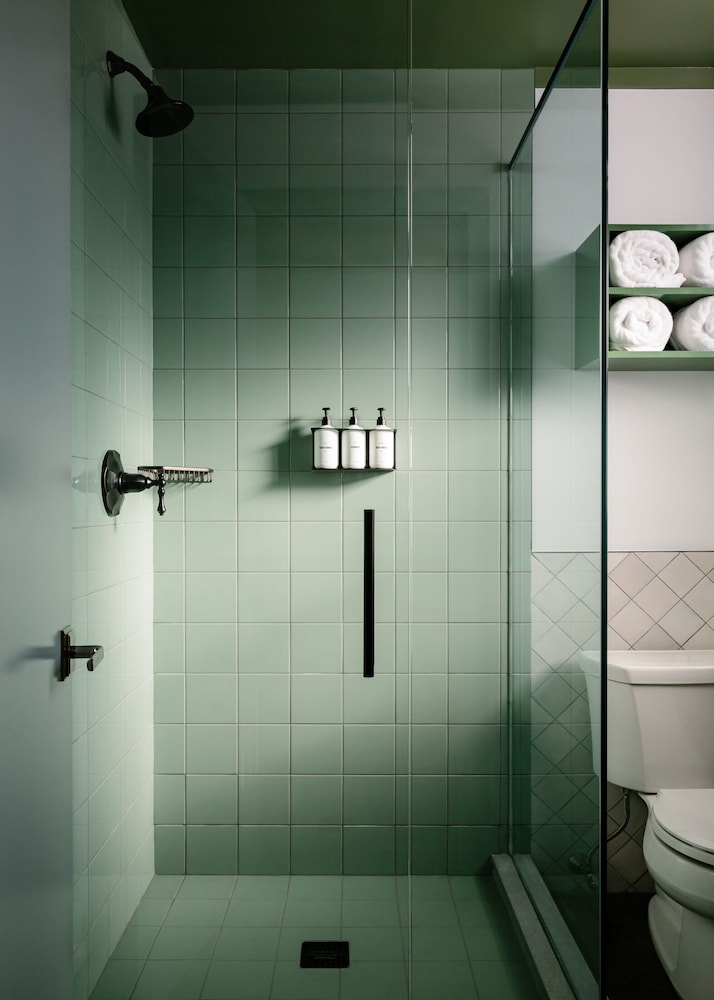 Daunt's Albatross Motel - photo 13